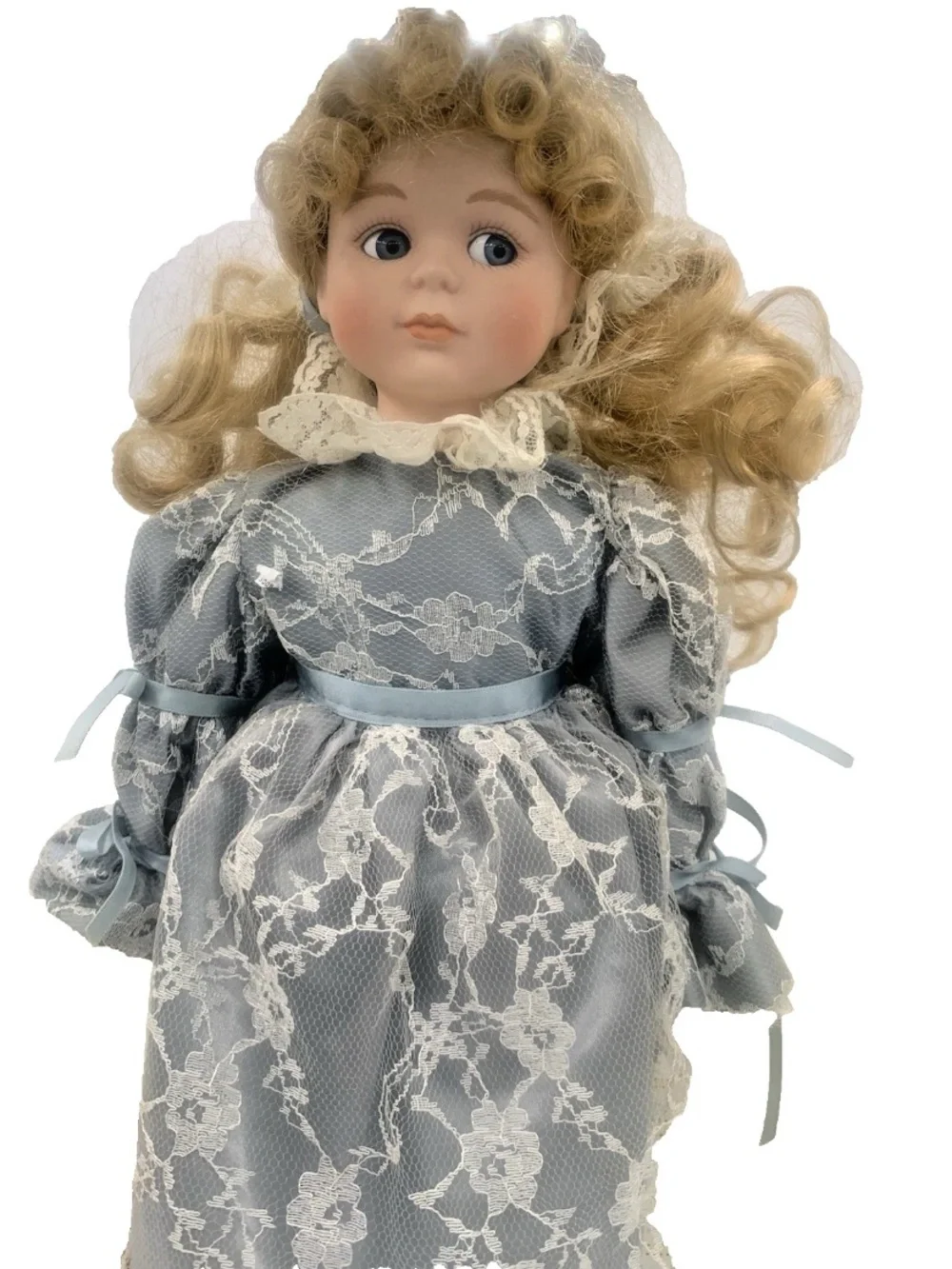 Seymour Mann Amanda Victorian Blue Lace Blond Hair Blue Eyes Porcelain Doll 16